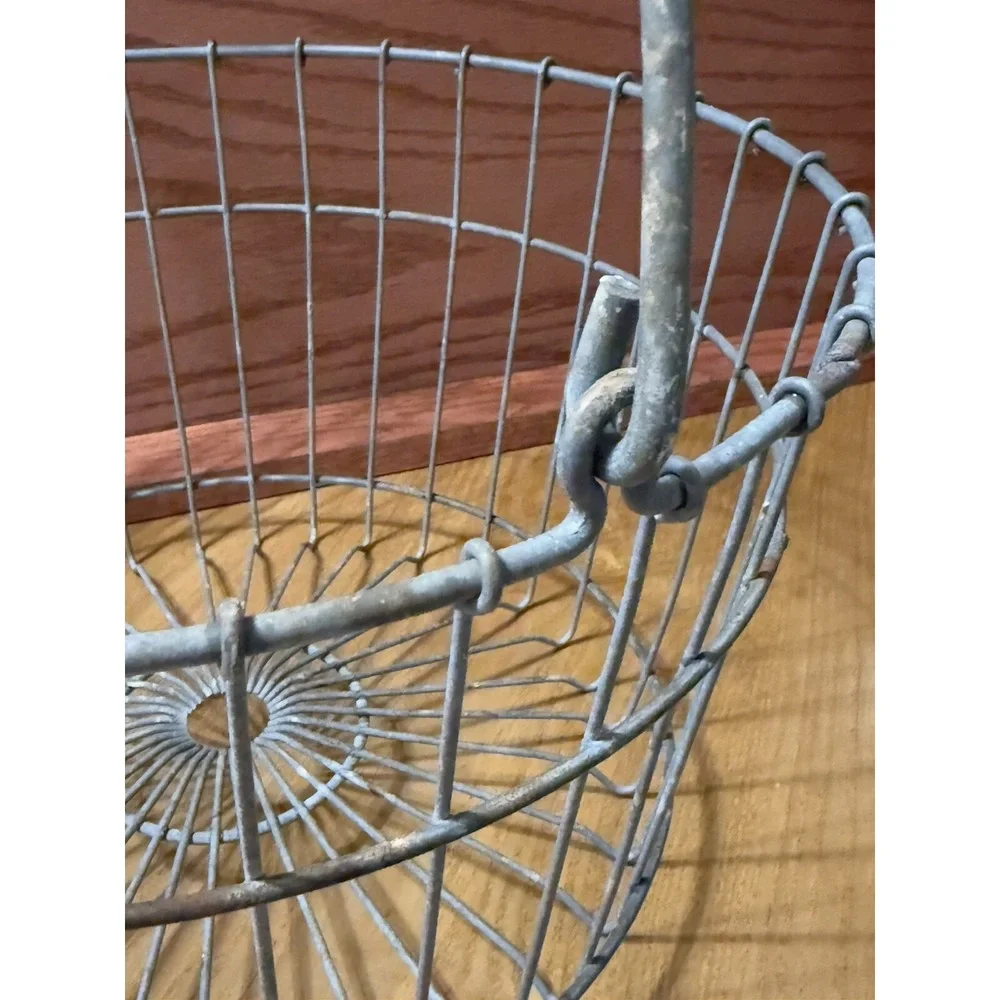 Vintage Farm Egg Basket‎ Metal w/ Handle Large 9